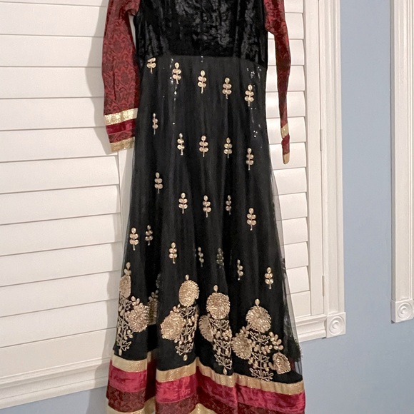 Stunning Indian Anarkali Outfit - for Wedding Receptions, Sangeet or Mehndi! - Picture 1 of 3